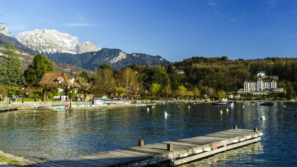 Plage municipale, Menthon-St-Bernard with mountain backdrop