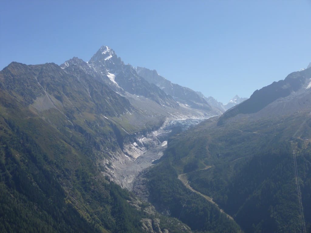 Aiguille de Chardonnet et Glacier d'Argentière en randonnée. 