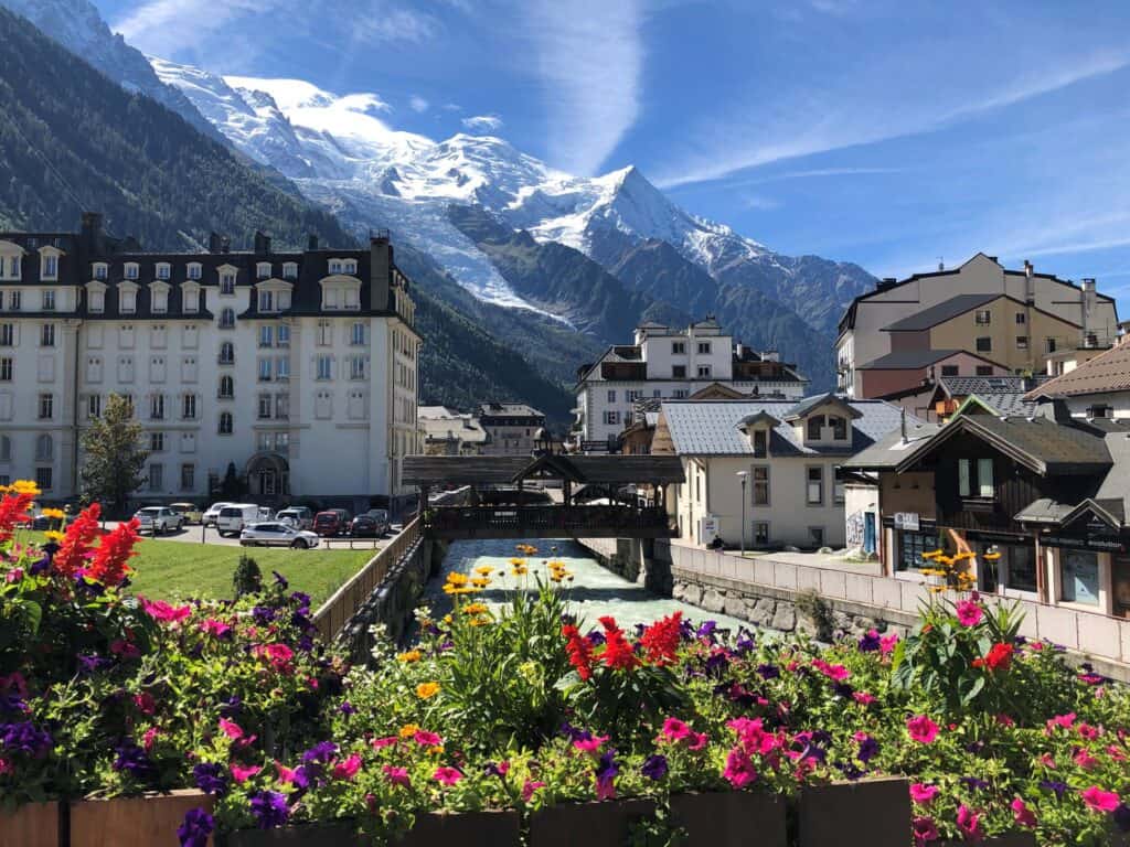 Chamonix en été, une destination idéale pour des vacances en montagne avec des ados. 