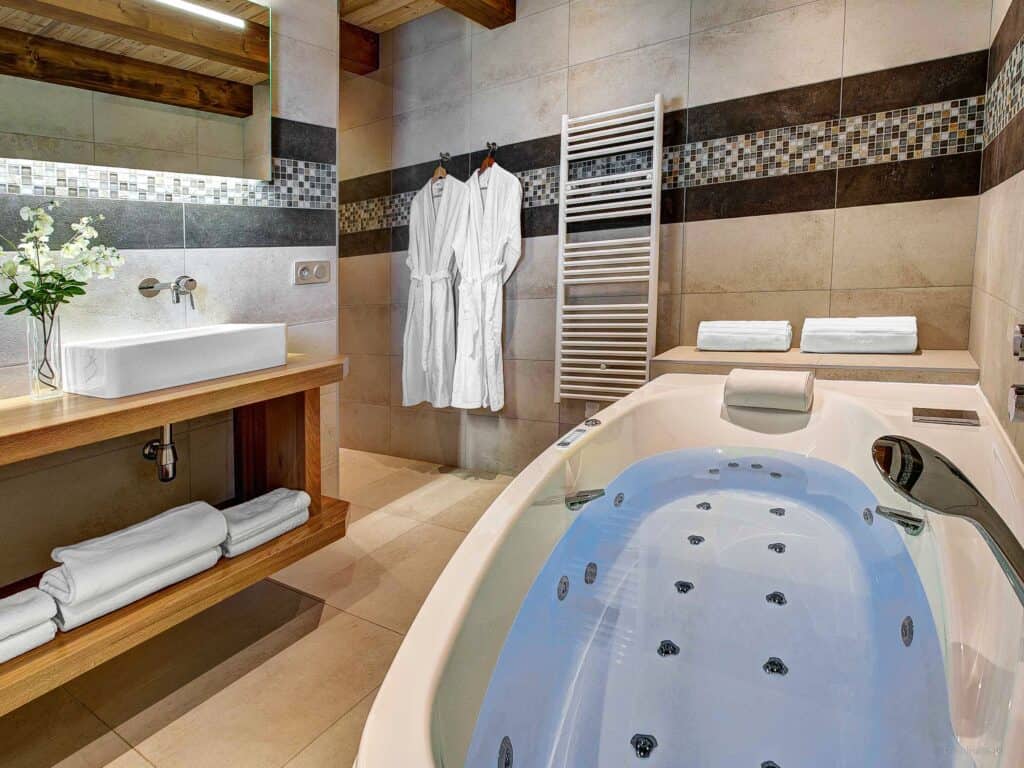 A bathroom with a whirlpool bath at Chalet Pralor Le Nova. 