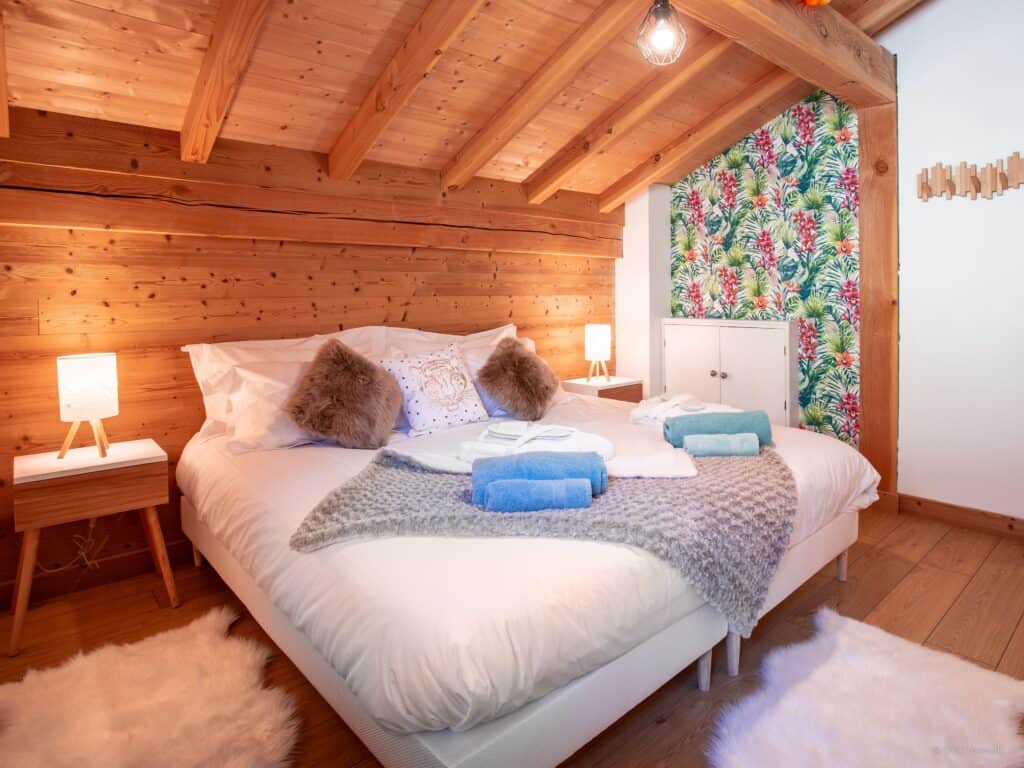 A double bedroom at Chalet Levant Blanc