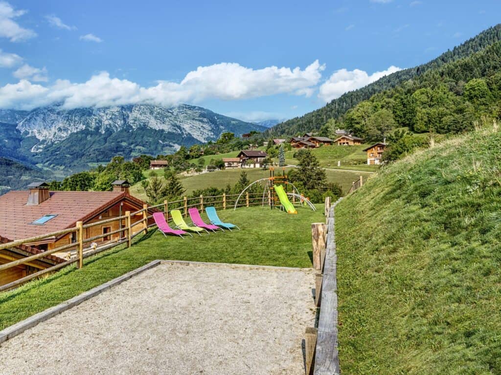 Terrain de pétanque entre le  Chalet Caramel et le Chalet Nougat