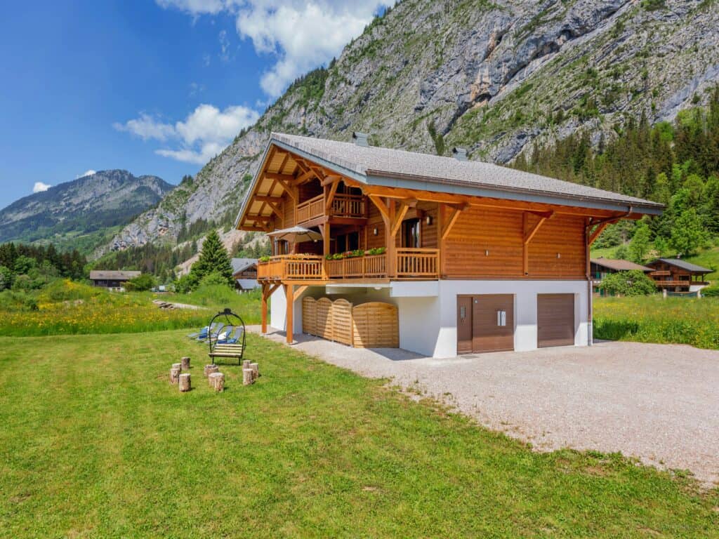 Wooden chalet with large lawn and parking spaces