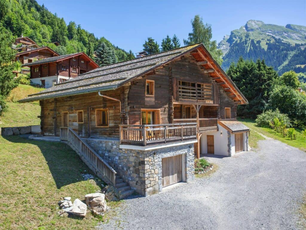 Summer chalet with parking