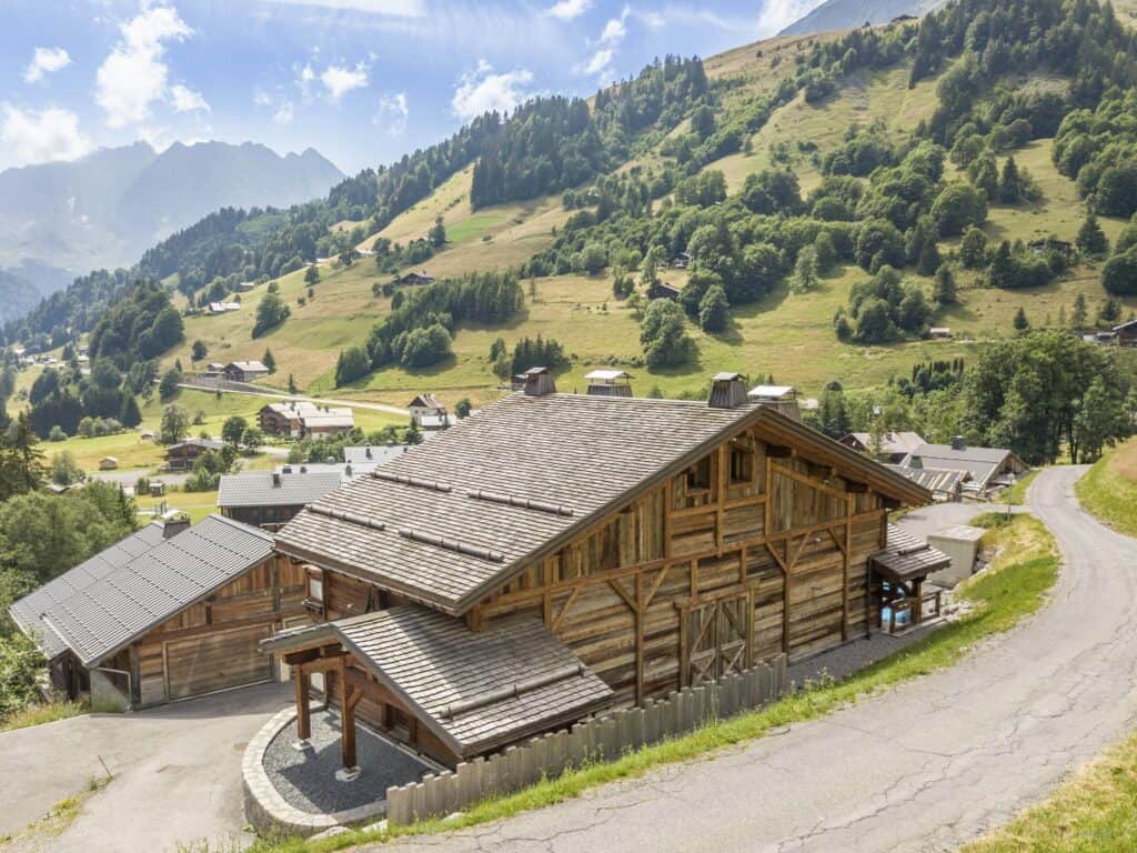 Summer chalet with mountain views