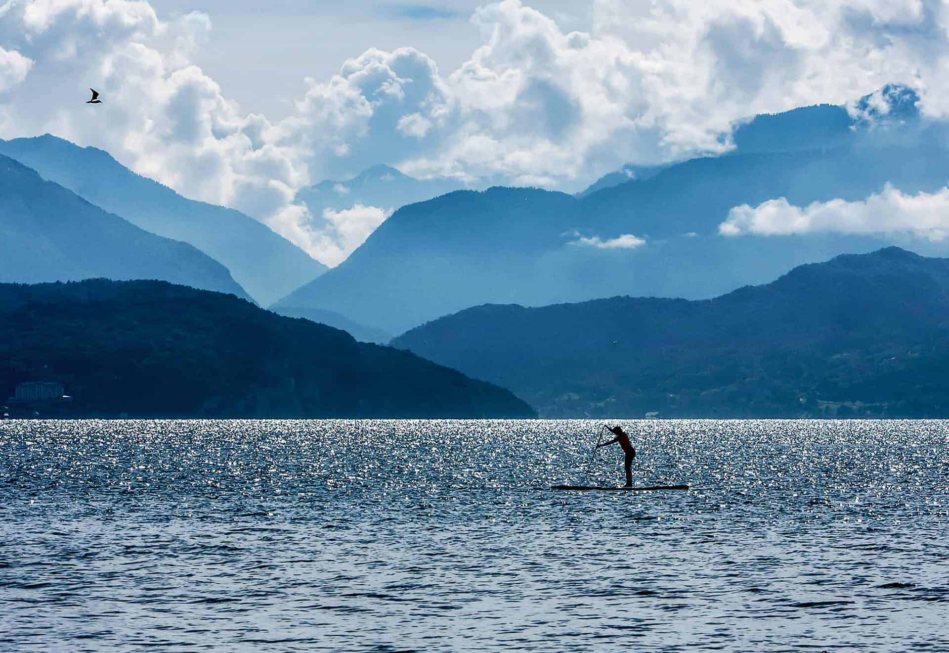 10-amazing-lake-annecy-water-sports-to-try-lovovo-magazine